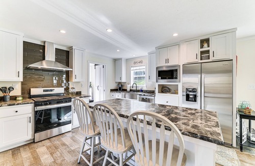 Stephentown Cottage | 8 Mi to Jiminy Peak Resort: Mtn-view Home w/Deck