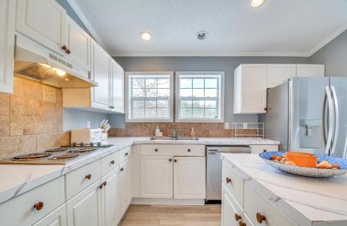 New Hill House | 8 Mi to Jordan Lake: Spacious New Hill Home