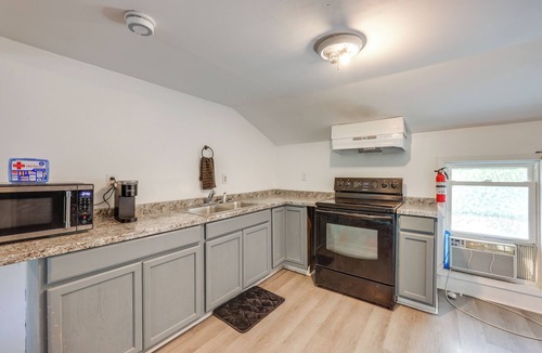 Bath Apartment | 8 Mi to Keuka Lake: Remote Work-Friendly Apt!