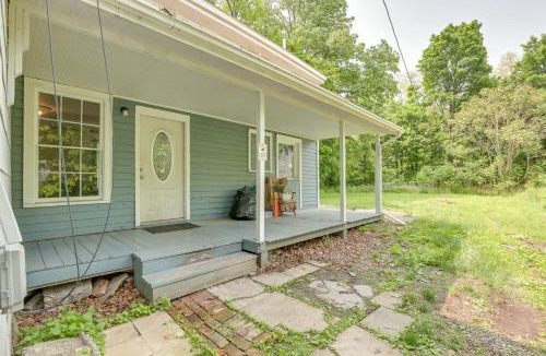 Bath Apartment | 8 Mi to Keuka Lake: Remote Work-Friendly Apt!