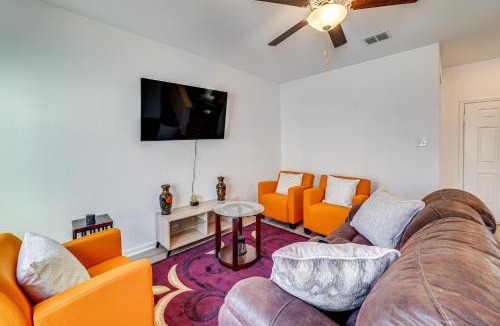 Medina Valley House | 8 Mi to Lackland AFB: Pet-Friendly Home w/Yard!