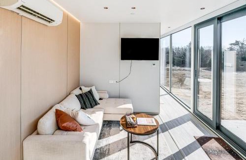 Valley View Apartment | 8 Mi to Lake Access: Futuristic Capsule Hideaway!