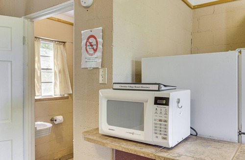 Whitney Apartment | 8 Mi to Lake Whitney State Park: Quaint Studio!