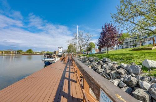 Phoenix Apartment | 8 Mi to Micron Technology! River-View Apt!