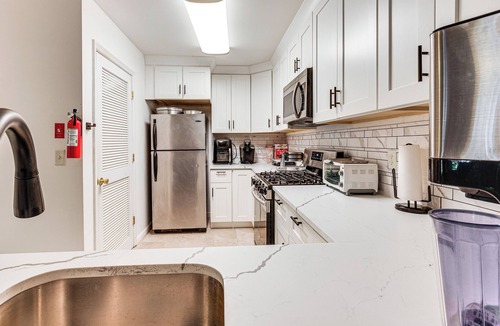 Jersey City Apartment | 8 Mi to NYC: Centrally Located Jersey City Apt!