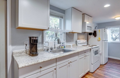 Aberdeen House | ~ 8 Mi to Pinehurst: Cozy Home w/Extended Deck!