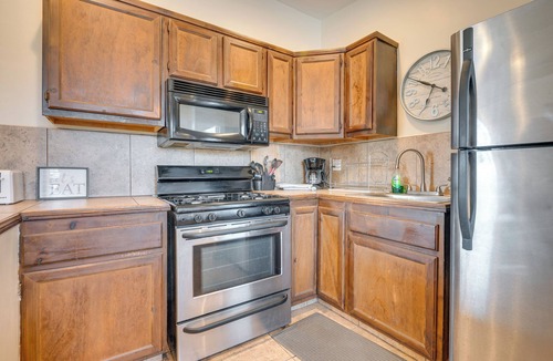 Mid City Apartment | 8 Mi to SoFi Stadium: WFH-Friendly Apt