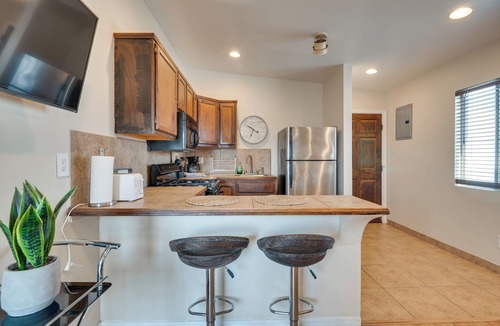 Mid City Apartment | 8 Mi to SoFi Stadium: WFH-Friendly Apt