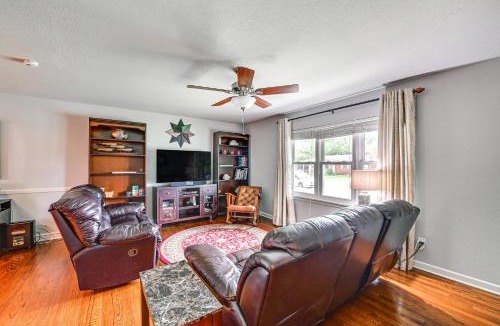 Richland Hills House | 8 Mi to Stockyards: Ft Worth Home w/Full Kit