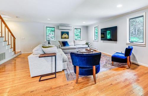 Housatonic House | 8 Mi to Tanglewood & Butternut Ski: Spacious Home!