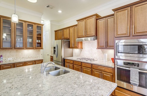 George Bush Park/Eldridge House | 8 Mi to the Galleria: Home w/Balcony + Yard
