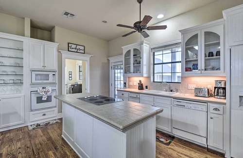 Era House | 8 Mi to White Rock Lake: Spacious Krum Home