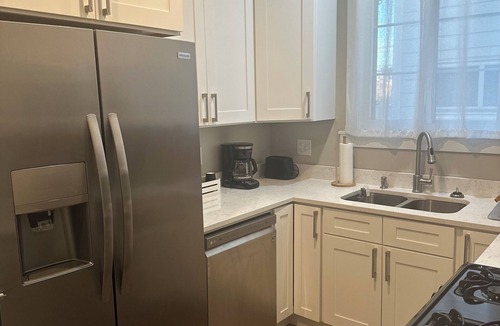 Oak Park Apartment | 8 MILES FROM DOWNTOWN CHICAGO!