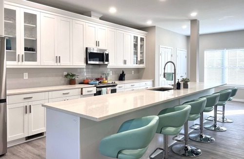 Reservoir House | 8 Miles to Busch Gardens/Spacious Family Getaway/7Bedroom/3 masters/5 Bath