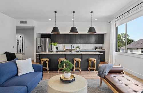 Woodland in Waverly Condo | 8 Min to Broadway-Balcony-Walkable-2 King Beds