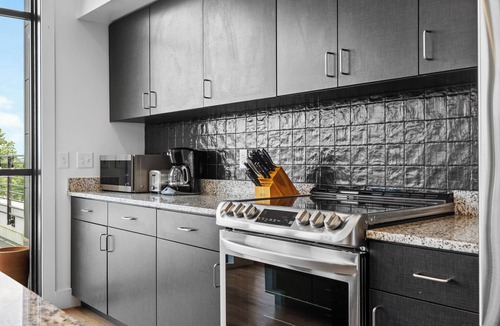 Woodland in Waverly Condo | 8 Min to Broadway-Rooftop Patio w City Views-Walkable
