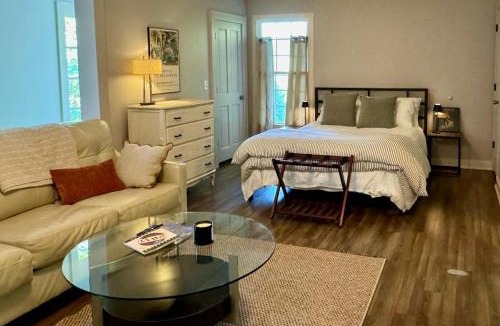 Athens House | 8 min to UGA NEW Lake Loft Apt near downtown Athens at UGA free wifi and coffee