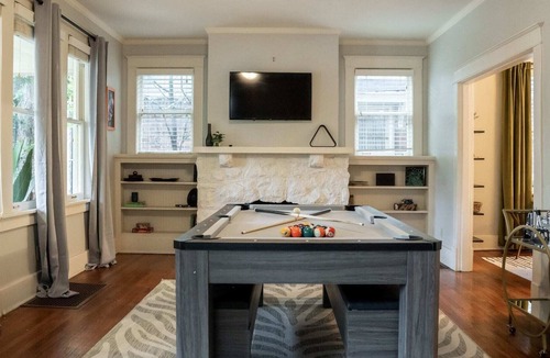 Evergreen House | 8 mins to Beale|Hot Tub|Pool Table |Fire Pit