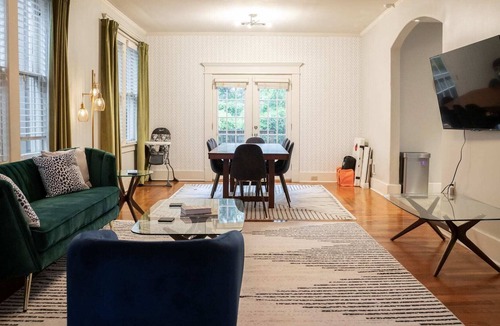 Evergreen House | 8 mins to Beale|Hot Tub|Pool Table |Fire Pit