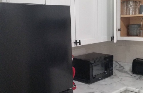 West Lawn Apartment | 8 Minutes from Midway Airport!