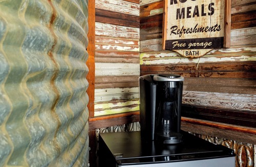 La Grange Cottage | 8 Minutes from Round Top! Your Silo-Bration DestinationnCOOP-A-Cabana Silo #3