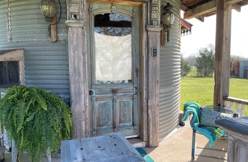 La Grange Cottage | 8 Minutes from Round Top! Your Silo-Bration DestinationnStoneHENge Silo #2