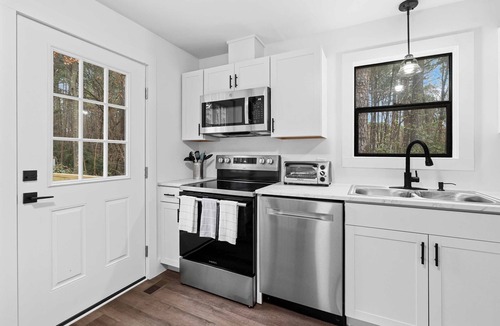 Chapel Hill House | 8 Minutes to UNC - Outdoor Deck - Washer and Dryer