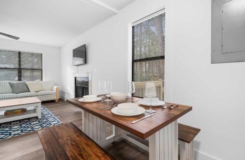 Chapel Hill House | 8 Minutes to UNC - Outdoor Deck - Washer and Dryer