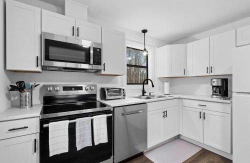 Chapel Hill House | 8 Minutes to UNC - Outdoor Deck - Washer and Dryer
