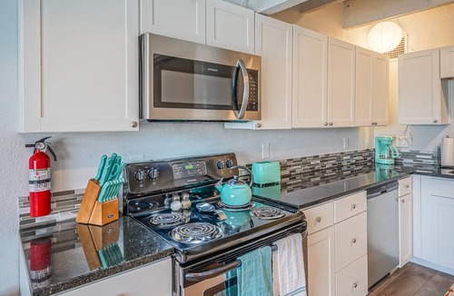 West Old Town Apartment | #8 ocho vino · 2bd 1.5ba, King/Queen, 2 TV's - Walk to Old Town