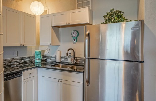 West Old Town Apartment | #8 ocho vino · 2bd 1.5ba, King/Queen, 2 TV's - Walk to Old Town