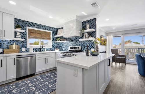 Balboa Island Apartment | 8 on Onyx !