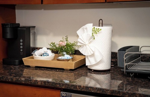 Milton Apartment | 8-Peaceful & Bright apt/3br right to Boston line