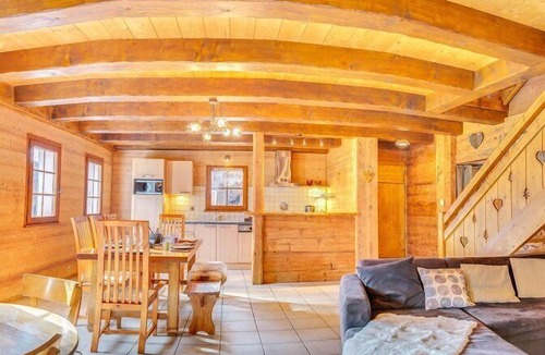 La Chapelle-d'Abondance Apartment | 8-person flat in adjoining chalet, village centre, close to slopes
