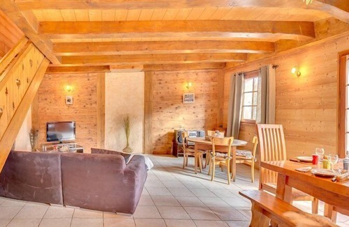 La Chapelle-d'Abondance Apartment | 8-person flat in adjoining chalet, village centre, close to slopes