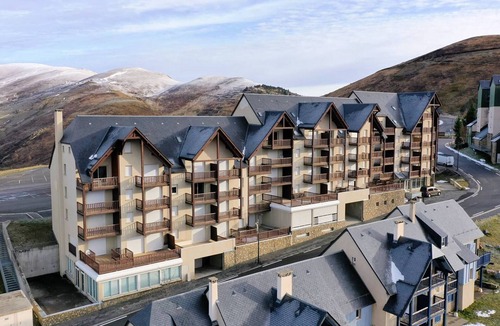 Germ Apartment | 8-Person Apartment in Peyragudes with Balcony and Pets Allowed