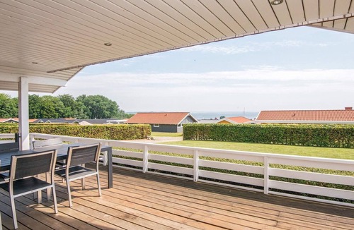 Grønninghoved Strand House | 8 person holiday home in Sjølund-By Traum