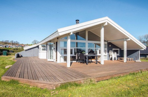 Grønninghoved Strand House | 8 person holiday home in Sjølund-By Traum