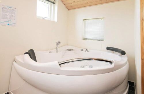 Tranum House | 8 person holiday home in Brovst-By Traum