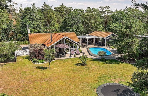 Hojby House | 8 person holiday home in Højby