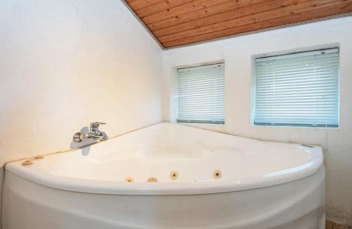 Pøt Strandby House | 8 person holiday home in Juelsminde-By Traum