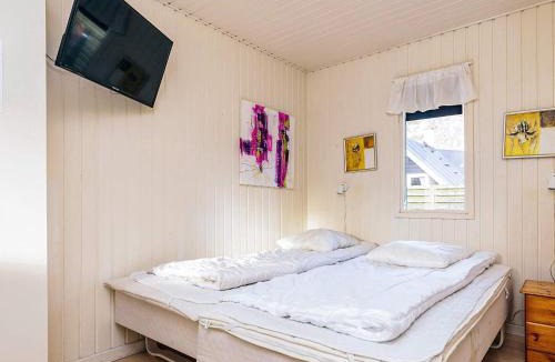Hou House | 8 person holiday home in Hals