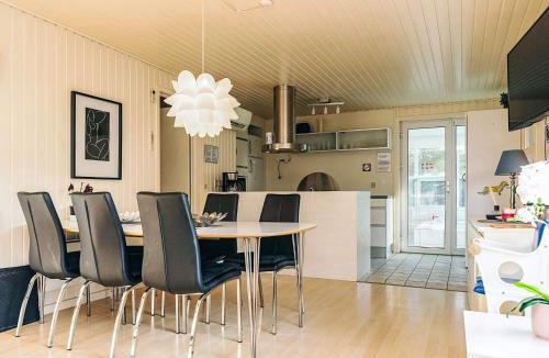 Hou House | 8 person holiday home in Hals