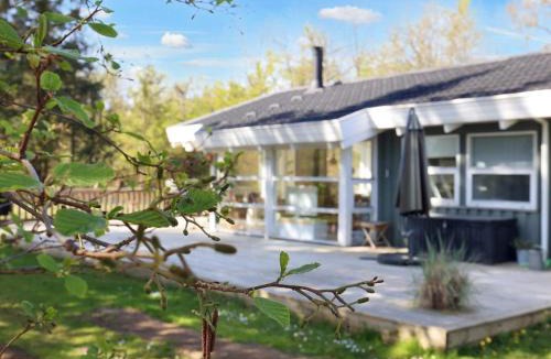 Hou House | 8 person holiday home in Hals-By Traum