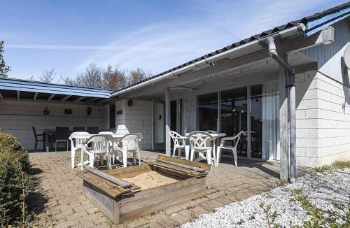 Lihme House | 8 person holiday home in Spøttrup-By Traum