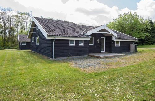 Mommark Strand House | 8 person holiday home in Sydals