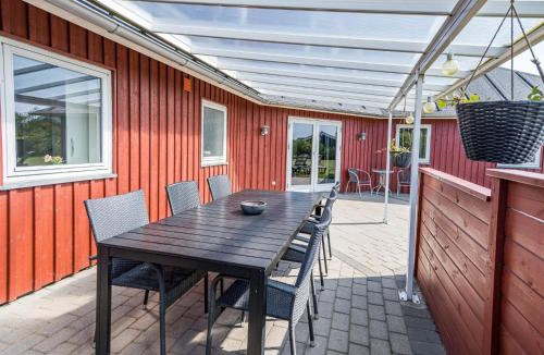 Skaven Strand House | 8 person holiday home in Tarm
