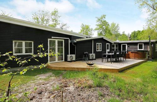 Hoensinge House | 8 person holiday home in Vig-By Traum
