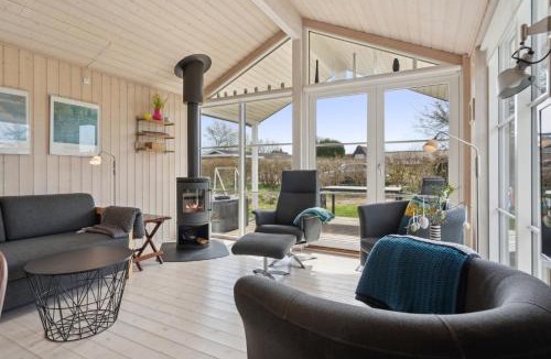 Hvidbjerg Strand House | 8-Person Holidayhome Close To Childfriendly Beach