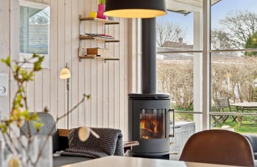 Hvidbjerg Strand House | 8-Person Holidayhome Close To Childfriendly Beach